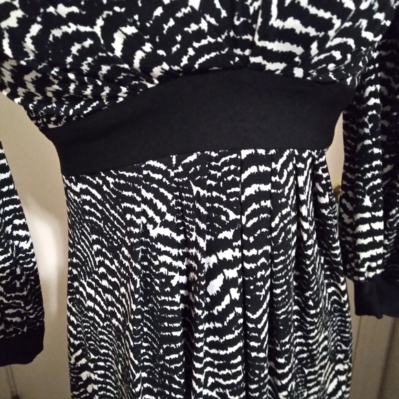 Maggy London Petites Long Sleeve Midi Dress - Picture 4 of 7